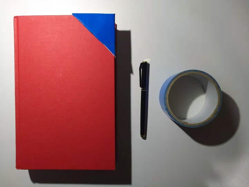 How-To use Duct Tape make Corner Bookmark